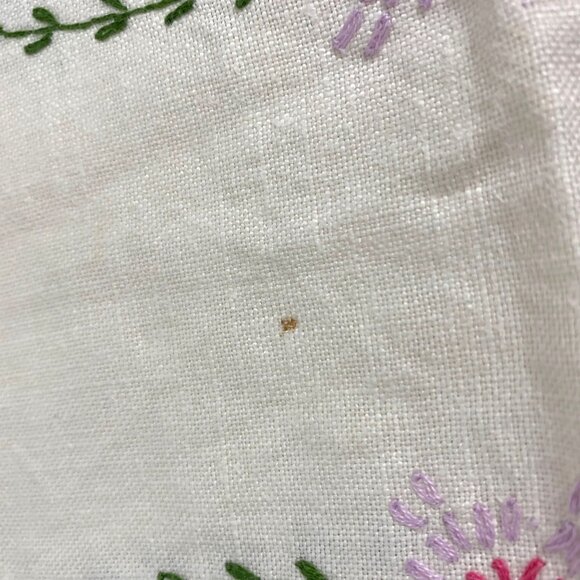 Vintage Cottagecore Hand-Embroidered Floral Rectangular Table Runner Linen - Picture 9 of 9